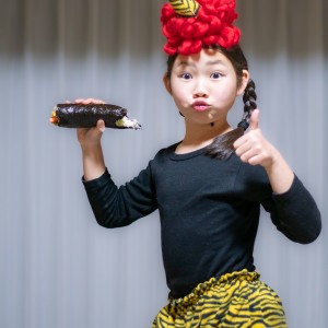 恵方巻きにかぶりつき、思わGOOOOD!!!とする娘でした!