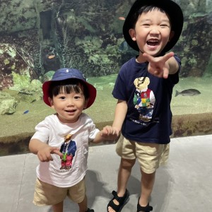 初めての水族館に元気モリモリ!