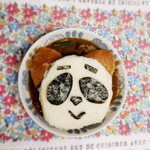 お仕事お疲れ様のパパのために、元気もりもりスタミナカレーを作ったよ!パンダのパンを添えて、さぁ召し上がれ♪