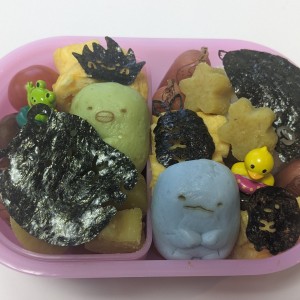 小学低学年の我が子へ
大好きな、すみっコぐらし尽くしのお弁当です
完食して帰宅しました!子供も親もニッコリの空っぽのお弁当箱
