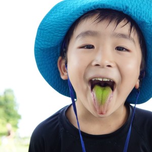 かき氷を食べて舌の色が緑色になっちゃいました笑