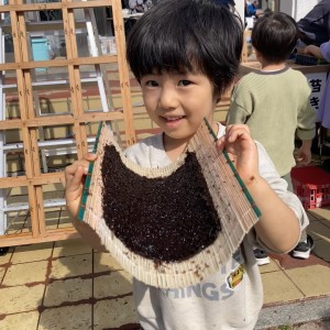 葛西臨海公園のイベントで、海苔作りを体験しました。海苔好きな息子は海苔がどうできるか興味津々で、普段外では大人しいのですが、とても嬉しそうにしてました。