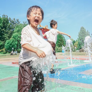 噴水での水遊びで最高に楽しそうな表情を見せてくれました。