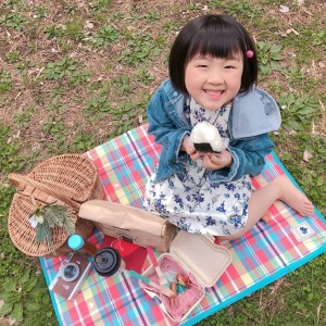 お外で食べるおにぎりは最高に美味しい!