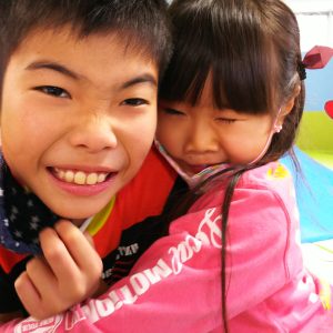 兄弟二人仲が良く、二人揃うといつも笑顔で楽しそうで、みているこちらまで笑顔になれます。