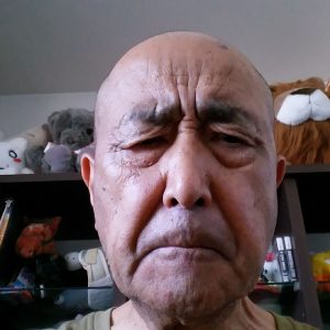 帰省した娘と孫
孫が家にいる孫たちと一緒に爺の写真を撮ってくれました