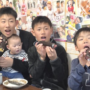 毎年、拙宅で孫たちと恵方巻きを食べます。今年は孫が1人増え賑やかな節分になりました。