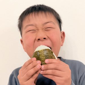 おにぎり大好きな息子を撮影しました!