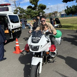 白バイ好きの息子、パパと一緒についに乗らせてもらえました!
息子の幸せは家族の幸せです!
良い顔していて、嬉しかったです。
