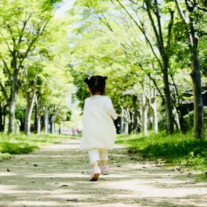 走り出したらもう追いつけなくて
いつも子供の後ろ姿
成長と同じで、元気いっぱい走り回ってます