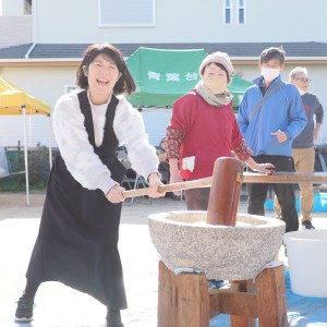 餅つきは子どももそうだけど
お母さんも楽しんじゃえ