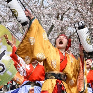 「YOSAKOI祭り」で超元気に歌い、踊る姿に感動。