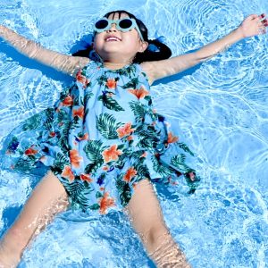 服のまま元気いっぱい水にダイブ!
子供の元気の良さは想像を超えてくる!