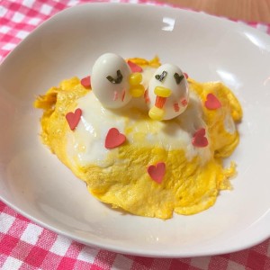 バレンタインデーに作ったオムライス♡
仕事が終わって帰って来た旦那さんに出したら大爆笑。
「元気出るー!ありがとう!」と喜んでくれました!