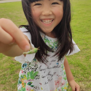 虫を捕まえることができた娘。にっこにこで見せてくれたね!!無邪気な笑顔忘れられません