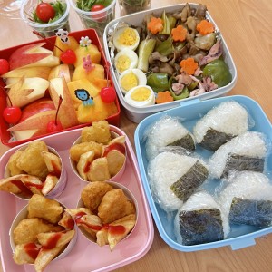 子ども達の運動会弁当です。
子ども達の大好きなお野菜や果物、おにぎりも入れて
元気に運動会を頑張ってほしいと思い作りました。