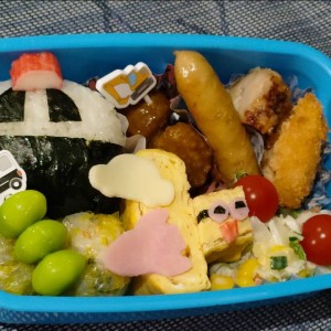 海苔でなんとか、パトカー風に
お弁当作ってみたよ
キャラ弁苦手、でも元気もりもり食べてもらいたいから母も頑張ってみたよ!!大きくなーれ♥