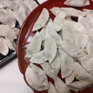 たくさん餃子を作ってクリスマスしました。
食べるのは一瞬でした。
作るのと焼くのは時間かかるのに。