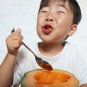 北海道のお友達から貰ったメロン。冷たく冷やしていただきます。くぅぅぅーーーー!美味い!!
美味しいものを食べてる時って幸せだよね!