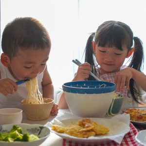 素麺大好きな二人、写真撮られてることもお構いなしで沢山食べてました!
暑かった日もあり、もう無我夢中!沢山食べて大きかなってね。