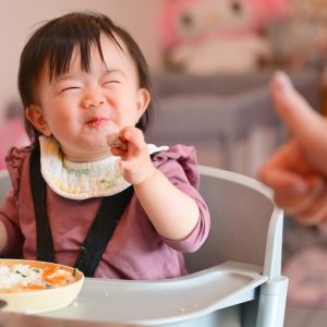1歳の誕生日の日、ばーばのグッドサインに、
満面の笑顔で応えてくれました。
私達はこの笑顔が見れれば、本当に幸せです。