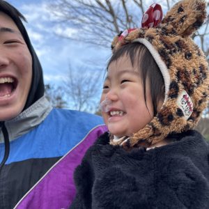 寒い中、公園で遊んでいる際パパが抱っこしてくれたのが嬉しすぎて鼻水が出ちゃいました!