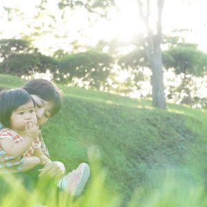 柔らかな光のなかで、ただ隣にいるだけで心が満ちていく。何気ないこのひとときが、かけがえのないしあわせだった。