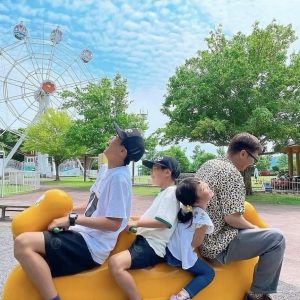 普段遊んでいる遊具。パパと一緒だといつもより揺れも大きくていつも以上に楽しい!子供たちの高い笑い声が響き渡り見ていてほっこりしました。