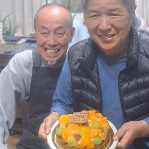 おばあちゃんのお誕生日をお祝いしたら、とても喜んでくれました。