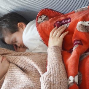 お昼寝の寝かしつけ、この時期にしか味わえない幸せかな?