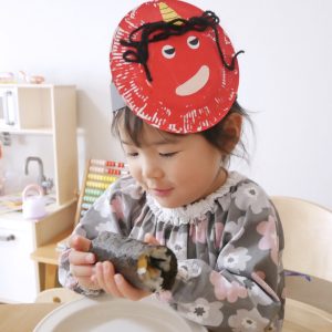 恵方巻きを娘が自分で作りました
とっても嬉しそうです♪