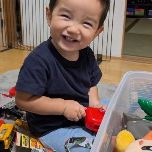 お兄ちゃんにおもちゃを取られて泣いてることが多いけど、お兄ちゃんが
お昼寝中は使いたい放題!!嬉しいよね〜♪楽しいよね〜♪♪♪