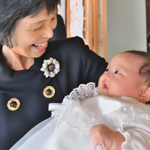 生まれて思うように会えなくてはじめてお宮参りの日にあって
嬉しさ可愛さがあふれました。